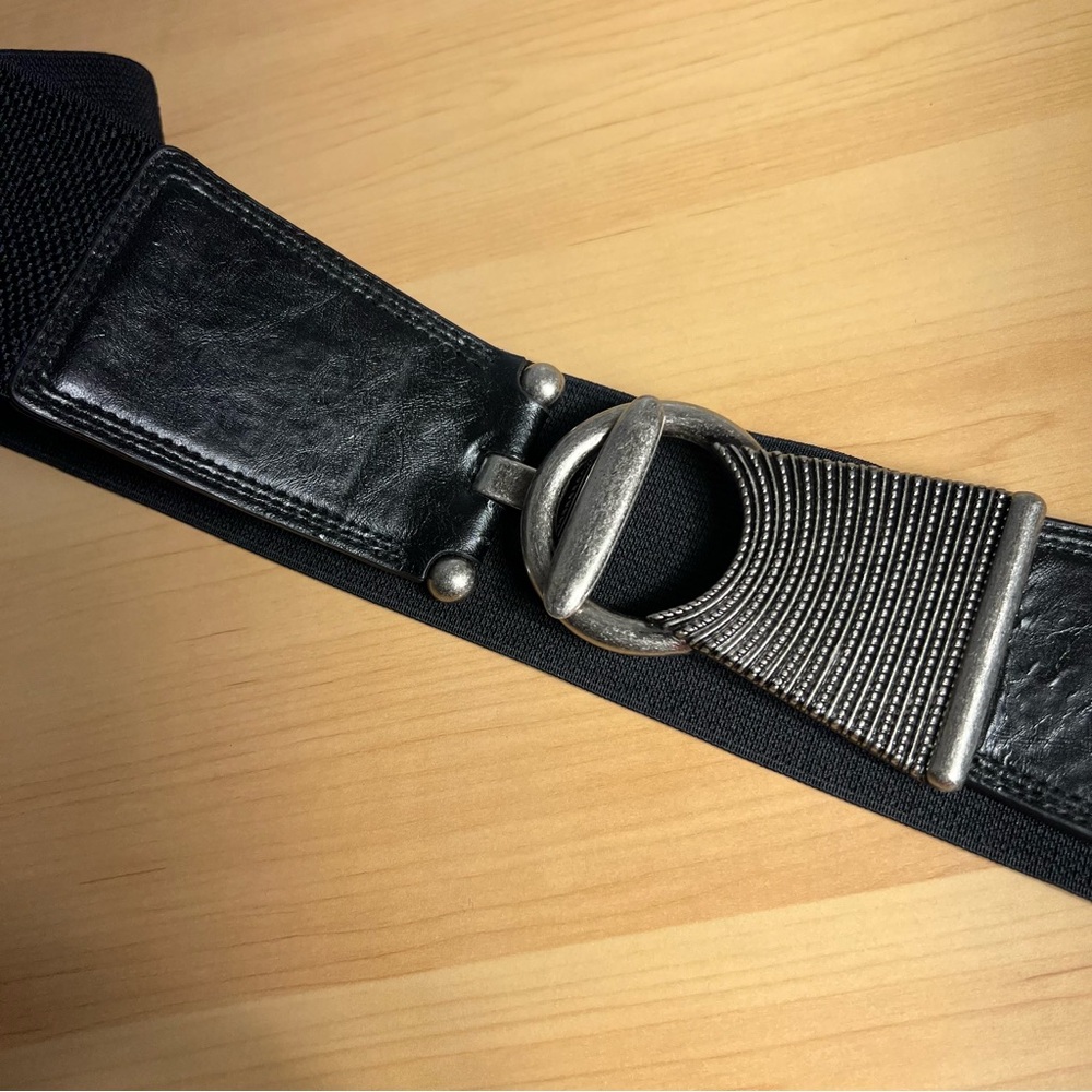 Black and Silver‎ Metal Hardware Women’s Belt - Picture 3 of 7